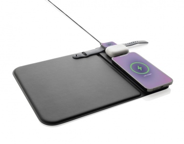 Logotrade Werbegeschenke das Foto: Swiss Peak 15W 3-in-1 Lade-Mauspad aus RCS recyceltem PU
