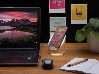 Logotrade Werbeartikel das Foto: Ovate 5W Bambus Lautsprecher mit 15W WirelessCharger