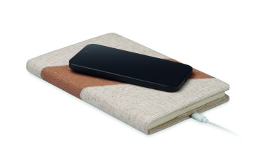 Logotrade Geschäftsgeschenke das Foto: A5-Notizbuch mit 15W-Ladegerät
