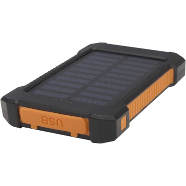 Logotrade Logogeschenke das Foto: Altair 10 W 5000 mAh robuste Solar Powerbank aus recyceltem Kunststoff mit integrierter Taschenlampe