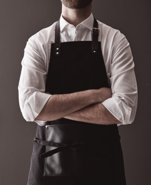 Logotrade firmakingituse foto: VINGA Casbas purjeriidest põll