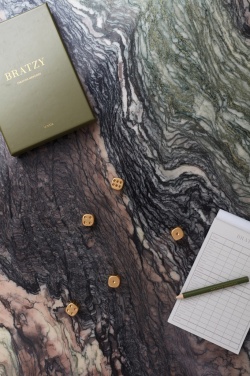 Logo trade reklaamkingituse pilt: VINGA Bratzy kohvilauamäng