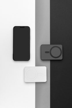 Logotrade ärikingi foto: Magnetix RCS taaskasutatud plastist 5000 mah magnetjõupank