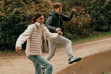 Logotrade firmakingi foto: Iqoniq Meru meeste taaskasutatud polüestrist vest