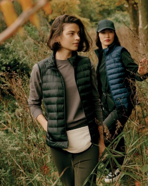 Logotrade reklaamkingitused pilt: Iqoniq Meru naiste taaskasutatud polüestrist vest