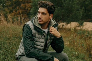 Logotrade firmakingi foto: Iqoniq Logani taaskasutatud polüestrist tuulejope