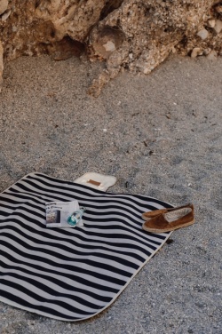 Logotrade ärikingituse foto: VINGA Alba GRS RPET piknikutekk väike