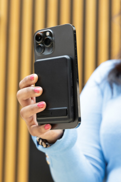 Logo trade reklaamtoote pilt: Zen RCS plastk 5000 mah 5W magnetiline bambusest akuank