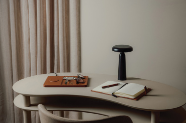 Logotrade reklaamkingituse foto: VINGA Avery RCS laualamp