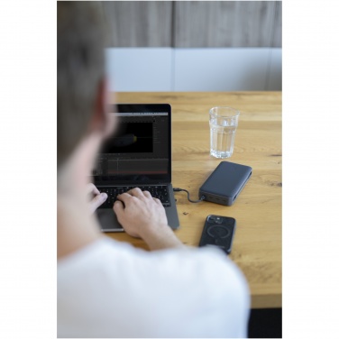 Logotrade mainoslahja tuotekuva: Xtorm XB403 Titan Ultra 27 000 mAh 200 W:n kannettavan tietokoneen varavirtalähde