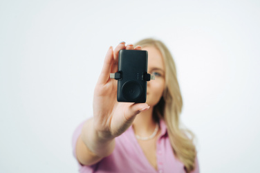 Logo trade liikelahjat mainoslahjat kuva: Urban Vitamin San Diego RCS 20W PD pikalatausvaravirtalähde