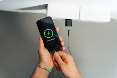 Logotrade mainostuote tuotekuva: Urban Vitamin Monterey RCS 20W GAN laturi