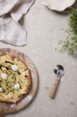 Logo trade mainoslahja kuva: VINGA Paso-pizzaleikkuri