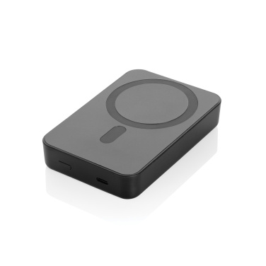 Logotrade dāvanas foto: Amporia RCS pārstrādātas plastmasas 10.000mAh magnētiskā pārnēsājamā baterija