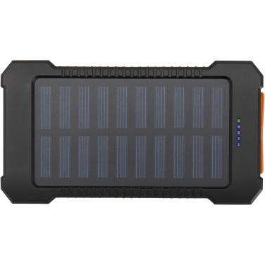 Logotrade dāvanas foto: Altair 5000 mAh 10 W pārstrādātas plastmasas izturīga saules enerģijas pārnēsājamā baterija ar iebūvētu lukturīti