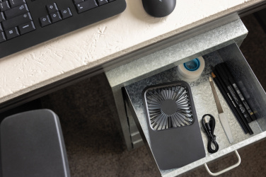 Логотрейд pекламные продукты картинка: Настольный вентилятор Aervina RCS из переработанного пластика с возможностью подзарядки