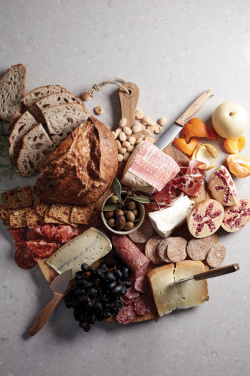 Logotrade presentreklam bild: VINGA Buscot rund serveringsbräda