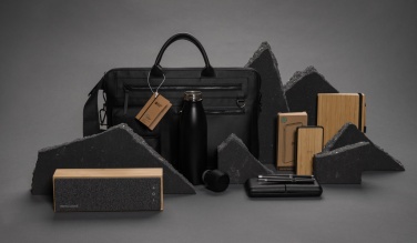 Logotrade reklamprodukter bild: 8.000 mAh powerbank m. trådlös laddning RCS plast
