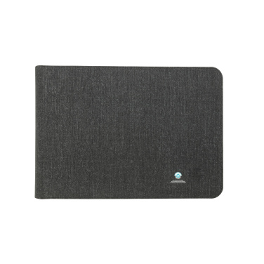 Logotrade kampanjprodukter bild: Swiss Peak 15W magnetiskt laddningsfodral för laptop 14-15,6