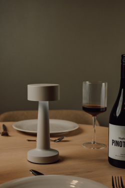 Logotrade reklamprodukter bild: VINGA Maris RCS återvunnen plast bordslampa